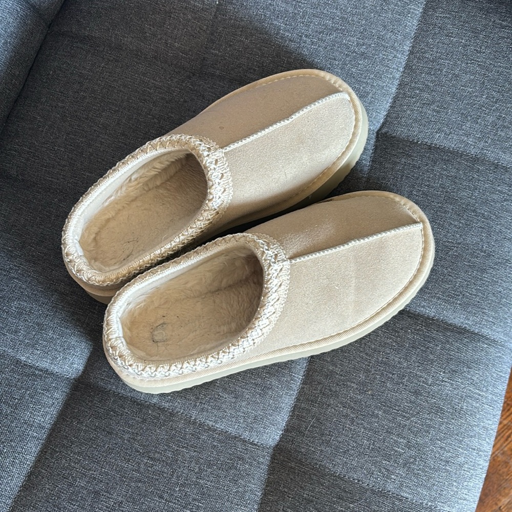 Near new Fuggs. Only worn a few times.